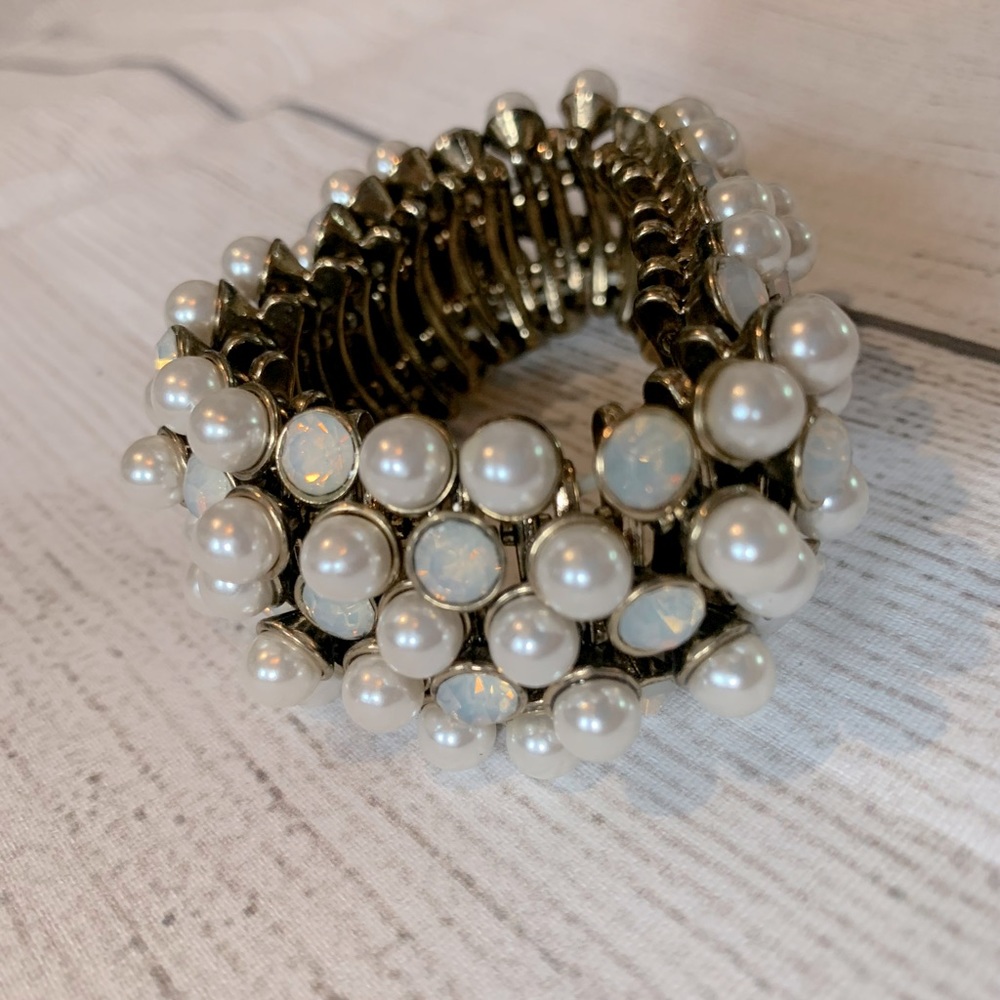 Pearl and Crystal Stretch Bracelet with Gold Accents
